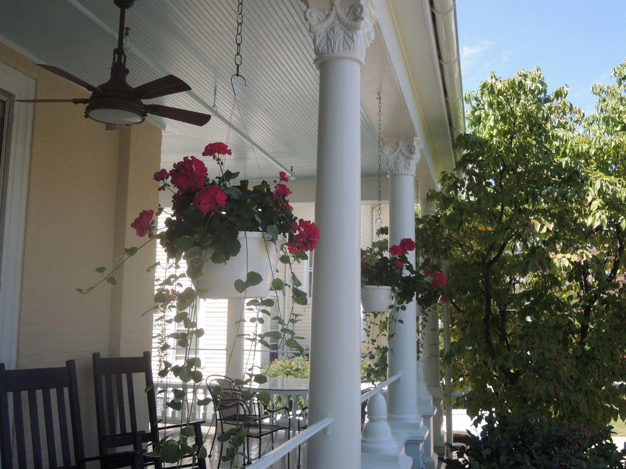 200 South Street Inn Charlottesville Exterior photo