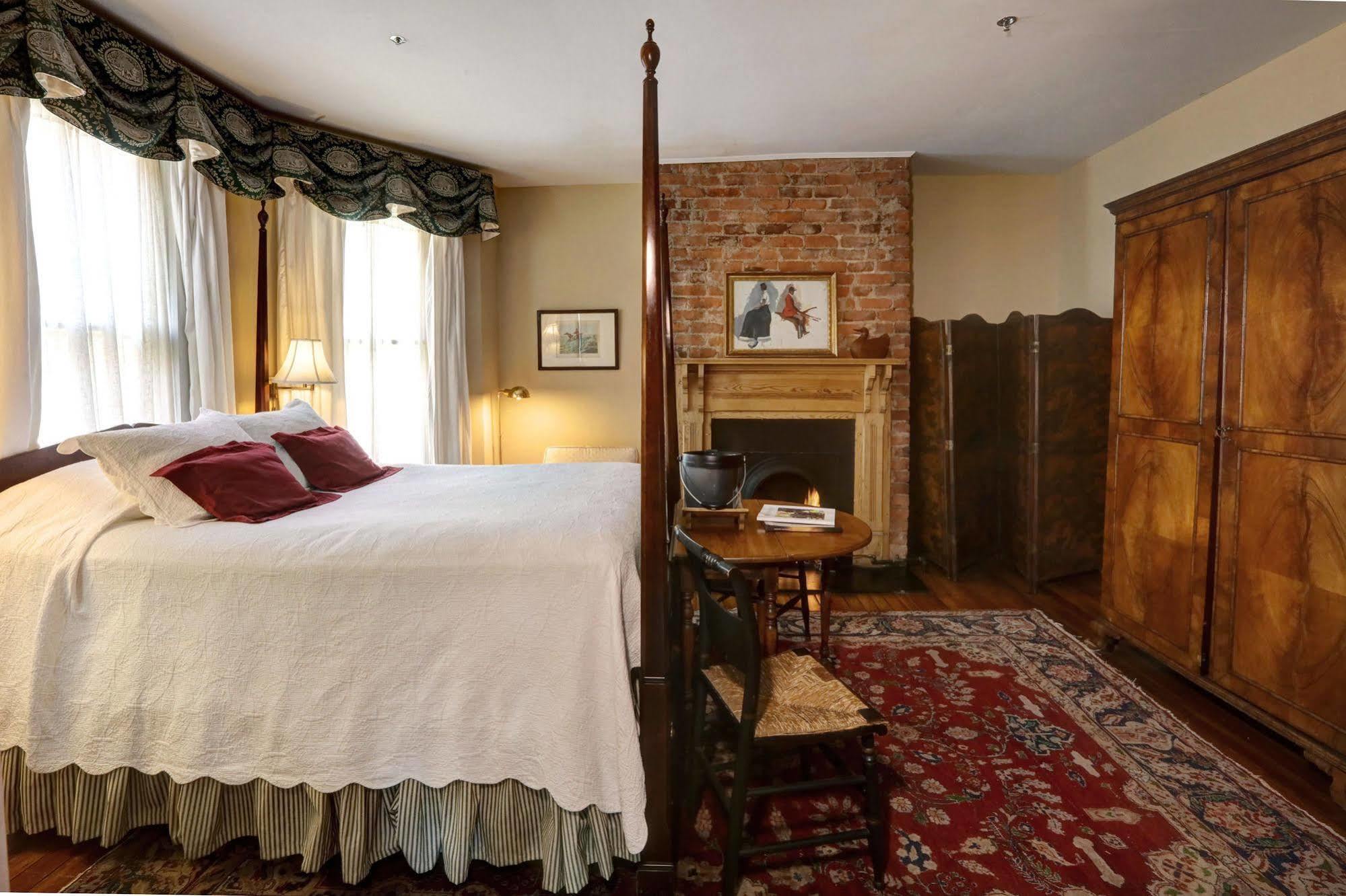 200 South Street Inn Charlottesville Exterior photo